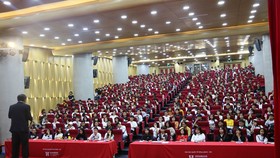Hàng ngàn học sinh của các trường THPT đã được tham quan, tìm hiểu và vui chơi trong chương trình “HIU Open Day” - Ngày hội thông tin.