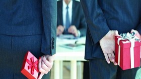 Kiểm soát, ngăn chặn tệ quà tết hối lộ