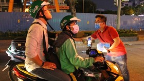 Đừng để dịch bệnh làm chai sạn lòng nhân ái