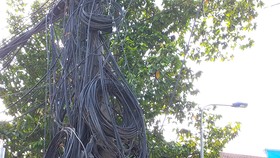 Chằng chịt đường dây điện