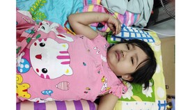 Cháu bé hộ nghèo mắc bệnh ung thư