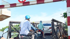 Ì ạch thi công cầu Long Kiểng mới