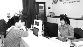 Mô hình một cửa tại khâu dịch vụ khách hàng tạo thuận lợi cho người dân (Ảnh chụp tháng 6-2020)