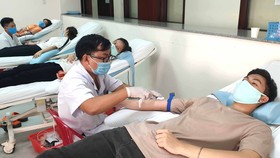 Tiếp nhận máu từ người hiến tình nguyện