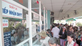 Bảo hiểm y tế hưởng 100% vẫn tốn tiền khám bệnh