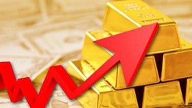 Giá vàng tăng mạnh, vượt mốc 44 triệu đồng/lượng