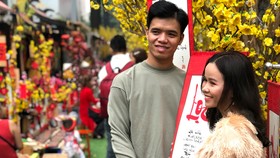 Về nhà đón tết