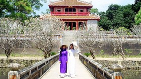 Miễn vé tham quan Di sản Huế với phụ nữ mặc áo dài Việt Nam