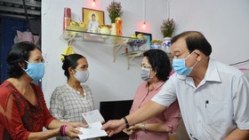 TPHCM hoàn thành hỗ trợ hộ nghèo bị ảnh hưởng bởi dịch Covid-19