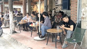 Đeo khẩu trang phòng dịch nơi công cộng: Vẫn còn chủ quan, lơ là