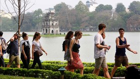 San sẻ cái tình trong lúc khó