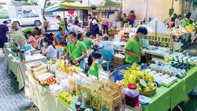 Quang cảnh phiên chợ xanh tử tế.