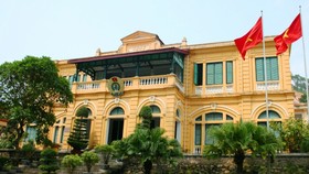 Lấy lãi để chăm lo người lao động!?
