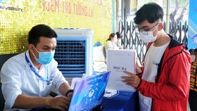Điều chỉnh nguyện vọng xét tuyển bằng điểm thi tốt nghiệp: Cạnh tranh gay gắt