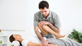 Những lưu ý người bị cột sống thắt lưng