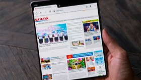 Chạy đua công nghệ điện thoại đắt tiền