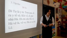 Thứ trưởng Bộ GD-ĐT giải thích về vụ “lùm xùm” liên quan SGK lớp 1
