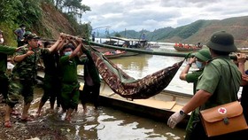 Dõi mắt về Rào Trăng 3