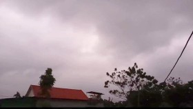 Sáng nay 29-10, thời tiết miền Trung vẫn đang rất xấu. Ảnh: TRẦN HỮU DŨNG