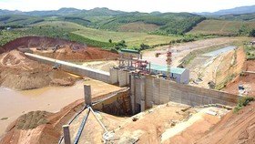 Xem xét rút giấy phép nếu thủy điện vẫn tích nước trái phép