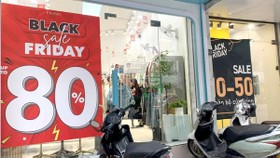 Black Friday giảm giá "sập sàn" mà hàng vẫn ế