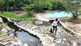KDL Trường Xuân nay chỉ là nơi mổ gà ăn nhậu của một số người dân địa phương.