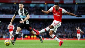 Arsenal - Newcastle 4-0: Aubameyang, Pepe, Oezil và Lacazette nhấn chìm Chích chòe