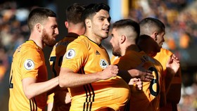 Raul Jimenez mừng bàn thắng