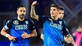 Italia cấm cầu thủ tập luyện