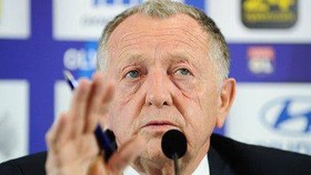 Chủ tịch Lyon là Jean-Michel Aulas kêu gọi tổ chức tiếp Ligue 1