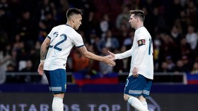 Lauraro và đàn anh Lionel Messi