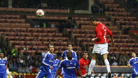 Cristiano Ronaldo bật lên đánh đầu ghi bàn trong trận chung kết Champions League 2008