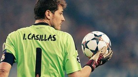 Thánh Iker rời sân bóng vì bệnh tim