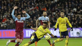 Aubameyang ghi bàn trong trận gặp West Ham.