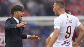 HLV Paulo Fonseca và tiền đạo Edin Dzeko