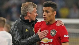HLV Ole Solskjaer mời gọi Mason Greenwood đến tập đánh đầu với mình