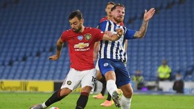 Bruno Fernandes ghi bàn vào lưới Brighton hồi tháng 6