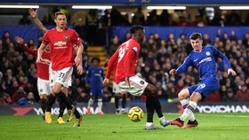 Man United chưa biết thắng trên sân nhà.