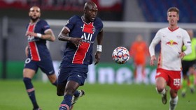 Danilo mới được mượn từ Porto hồi đầu tháng 10, chưa thích ứng được với đội hình PSG
