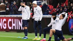 Các cầu thủ PSG chuẩn bị cho trận đấu quyết thắng