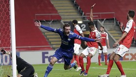 Jamie Vardy ghi bàn gỡ 3-3 trước Braga giúp Leicester đoát vé vào vòng 32 Europa League