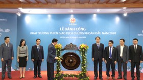 Lễ đánh cồng khai trương. Ảnh:VGP.