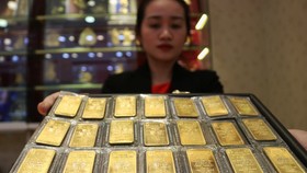 Giá vàng tăng vọt ngay sau khi Iran bắn tên lửa vào căn cứ lính Mỹ ở Iraq