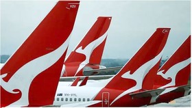 Máy bay Qantas trên đường băng tại sân bay quốc tế Melbourne. Ảnh chụp: Reuters/Phil Noble