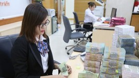 37 ngân hàng miễn, giảm phí chuyển tiền