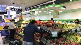 Lượng hàng tại nhiều siêu thị tăng từ 2-4 lần so với bình thường. (Ảnh: Đức Duy/Vietnam+)
