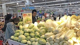 Hàng hóa dồi dào được bày bán tại siêu thị Big C Thăng Long. (Ảnh: Trần Việt/TTXVN)