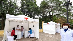 Trạm lấy mẫu xét nghiệm tại ký túc xá Trường Đại học Kinh tế Quốc dân đã sẵn sàng đi vào hoạt động. (Ảnh: Minh Quyết/TTXVN)