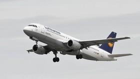 Máy bay của hãng hàng không Lufthansa. (Ảnh: AFP/TTXVN)