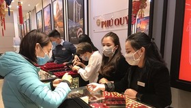 Giá vàng SJC phiên sáng nay đều niêm yết dưới mốc 48 triệu đồng. (Ảnh: Đức Duy/Vietnam+)